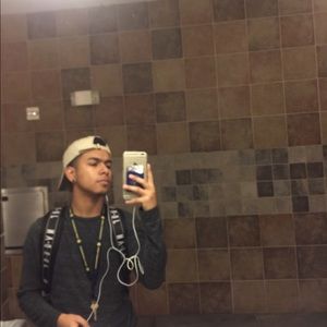 Meet your Posher, Efrain